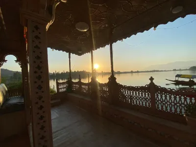 Nairobi Houseboat Ξενοδοχεία στην πόλη Nigeen Lake