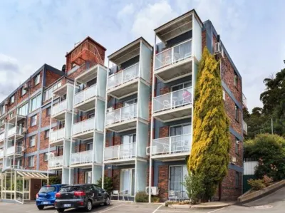 Adina Place Motel Apartments Các khách sạn gần Launceston Town Hall