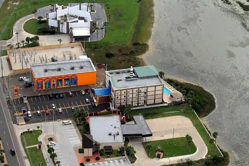 Blue Bay Inn and Suites - Sea View