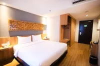Ayola First Point Hotel Các khách sạn ở Tampan
