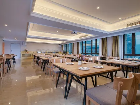 Vienna Hotel (Chongqing Qijiang Wanda Plaza) Отели рядом с достопримечательностью «Qijiang Farmer Print Academy»