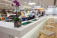 Hampton by Hilton London Gatwick Airport - bar