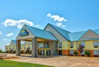 Days Inn by Wyndham Tunica Resorts - Parkplatz