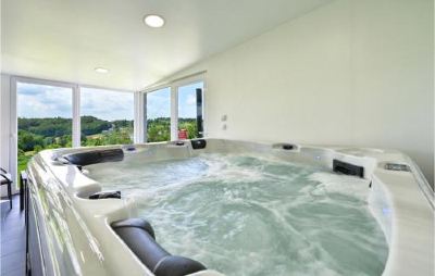 Three-Bedroom Holiday Home Nice Home in Stubicke Toplice with 3 Bedrooms, Outdoor Swimming Pool and Heated Swimming Pool Photo