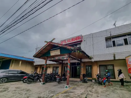 Hotel Halmahera Palangkaraya Mitra RedDoorz Отели в г. Паланкарая