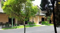 The Tiara Hotel & Resort Hotels in Patikraja
