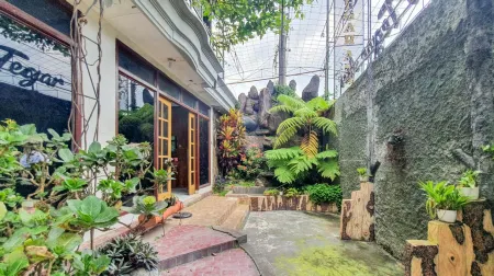 RedDoorz at Pujon Malang Отели рядом с достопримечательностью «Coban Rondo Waterfall»