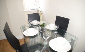 Real - Queens Serviced Apartments