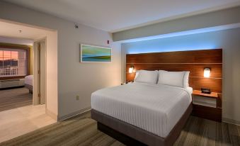 Holiday Inn Express & Suites Pigeon Forge - Sevierville