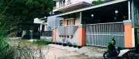 Jingga Guesthouse Отели в г. 