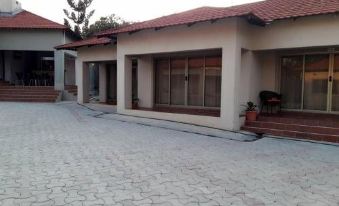 Rose Villa Lodge - Housity