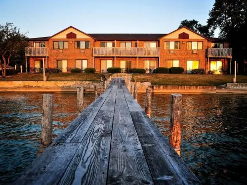 Lakeside Inn Hotels in Clear Lake