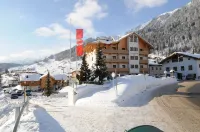Hotel Nassereinerhof فنادق في Holzgau