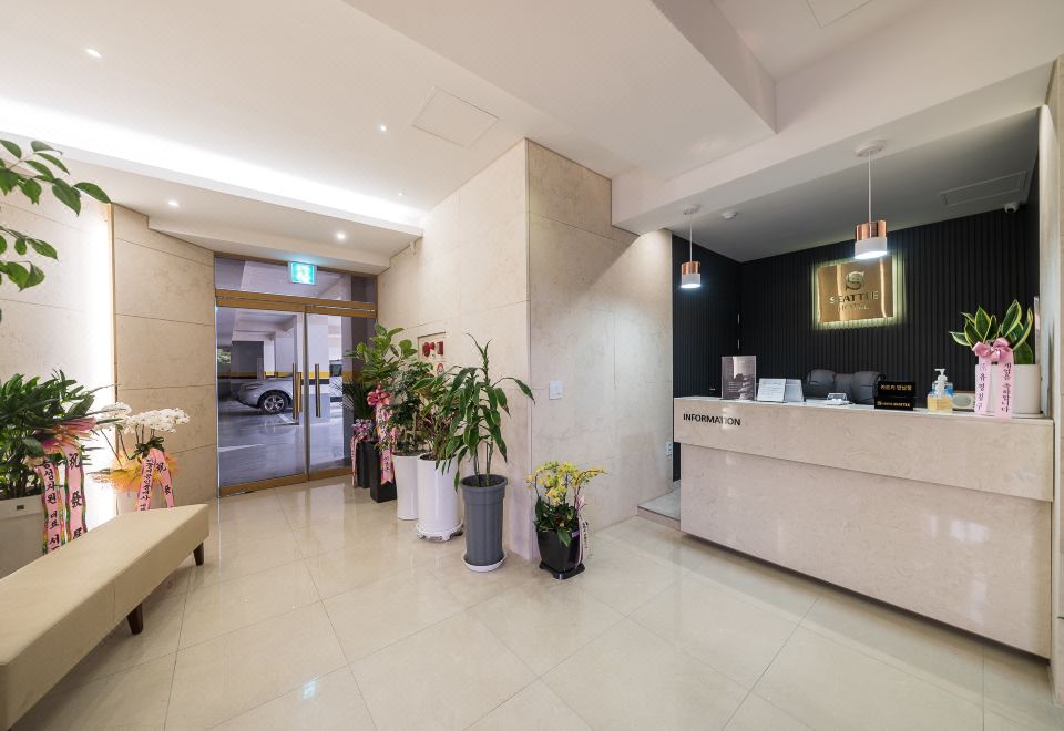 무안 호텔 시애틀의 깔끔한 객실 내부