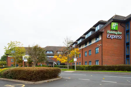 Holiday Inn Express Birmingham Airport NEC Отели рядом с достопримечательностью «Birches Green Evangelical Free Church»