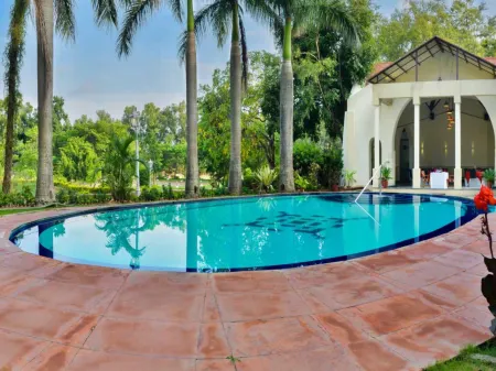 Cama Rajputana Club Resort Отели рядом с достопримечательностью «Guru Sikhar»