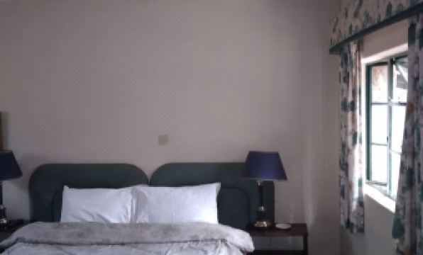 Pine Tree Inn - Housity