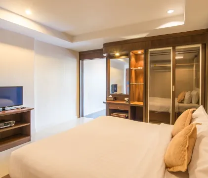 ห้องดีลักซ์เชื่อมกับสระว่ายน้ำ