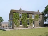 Cringles House Hotels near Oxenhope Station - Keighley & Worth Valley Railway