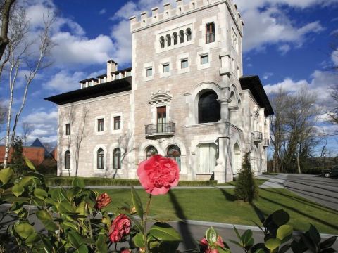 Castillo Del Bosque la Zoreda