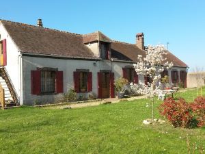 La Longère Aux Volets Rouges