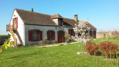 La Longère Aux Volets Rouges