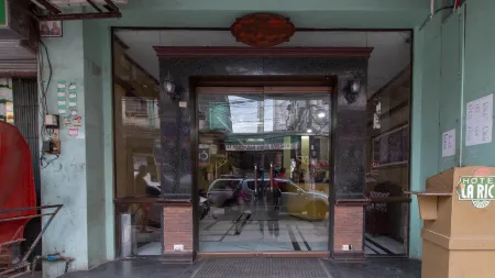 RedDoorz @ Downtown Tacloban Отели рядом с Аэропорт Д. З. Ромуальдес