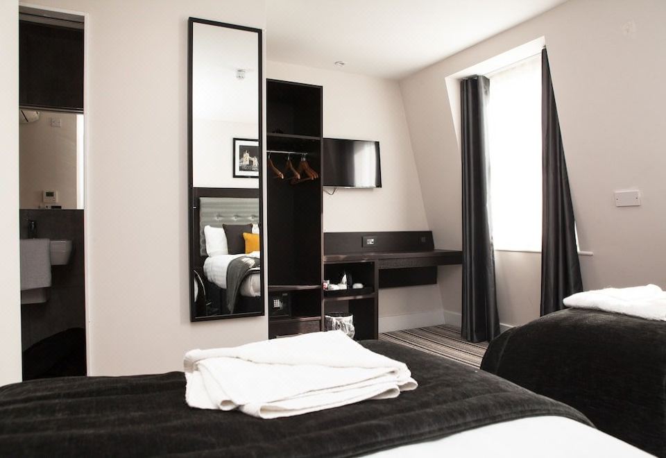 더 튜더 인 호텔