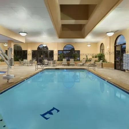 Embassy Suites by Hilton Kansas City International Airport