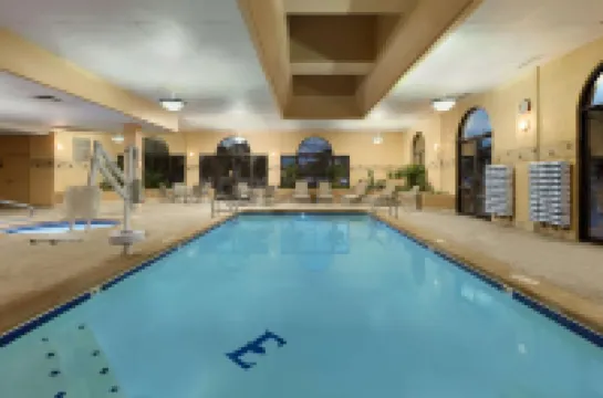 Embassy Suites by Hilton Kansas City International Airport