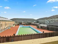 "Britt" - 100m from the Sea - Pools