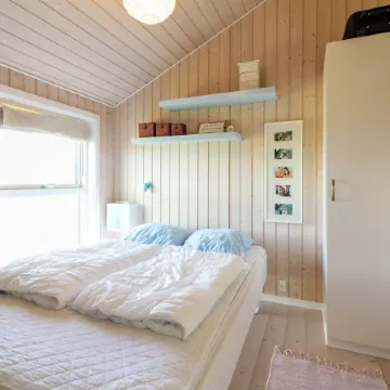 "Bengt" - 1km from the Sea