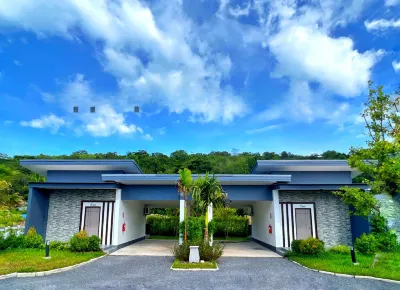 Blue Moon Boutique Resort Hotels near Wat Chedi