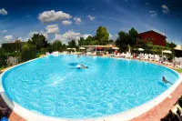 hu Roma Camping In Town - Rooftop Pools