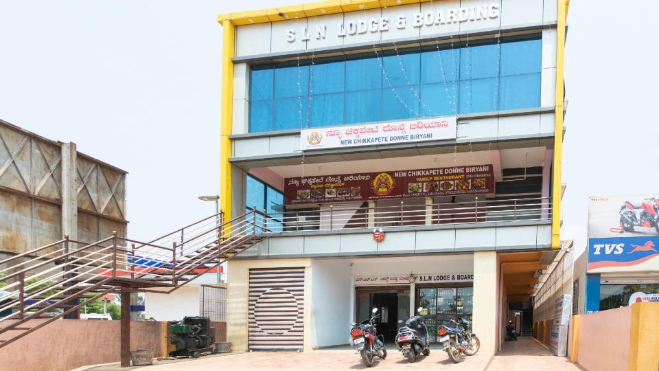 OYO Flagship 22101 Shree Raksha Comforts