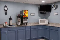 Super 8 by Wyndham Merrillville - breakfast