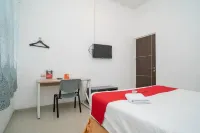 RedDoorz at Sukomanunggal Surabaya فنادق في Sukomanunggal