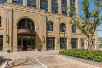 輕舍公寓（上海泗涇地鐵站店） 鮮及鮮生鮮超市附近的飯店