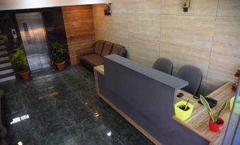 Royal Clarks Inn - Housity