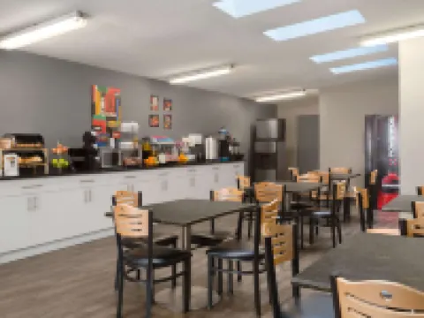 Travelodge by Wyndham Edmonton Airport Hotels in Leduc