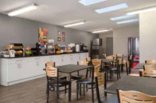 Travelodge by Wyndham Edmonton Airport