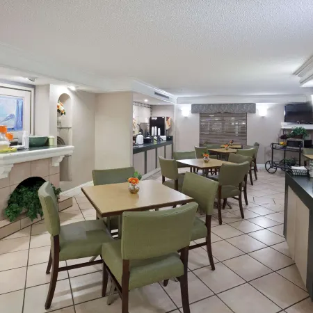 La Quinta Inn by Wyndham Omaha West