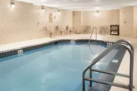 Days Inn & Suites by Wyndham Cochrane - Pools
