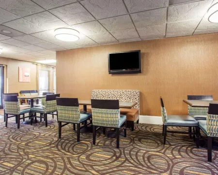 Comfort Inn & Suites at Stone Mountain Отели рядом с достопримечательностью «My Secret Garden»