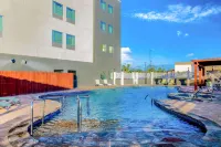 La Quinta Inn & Suites by Wyndham McAllen Convention Center - Pools