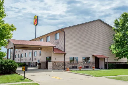 Super 8 by Wyndham Normal Bloomington Отели в г. Нормал