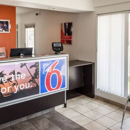 Motel 6 Bakersfield, CA - Convention Center