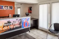 Motel 6 Bakersfield, CA - Convention Center
