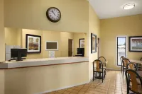 Super 8 by Wyndham Marion Hotels in Marion