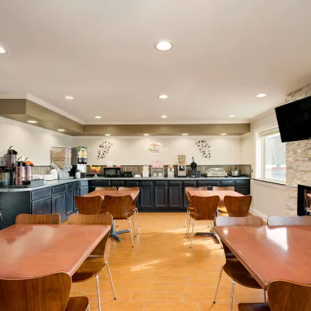 Super 8 by Wyndham Lexington/Hamburg Area